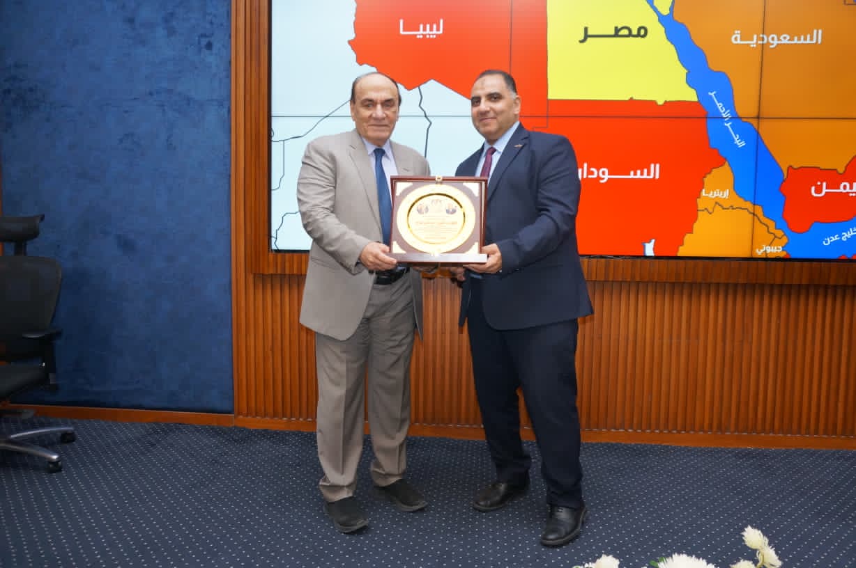 استقبلت شركة البتروكيماويات المصرية التابعة لوزارة البترول اللواء أركان حرب سمير فرج في زيارة هامة.