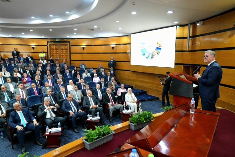 خلال لقاء رؤساء شركات القطاع .. وزير البترول يستمع لأفكار القيادات والكوادر التنفيذية لجذب الاستثمار ورفع كفاءة الأداء