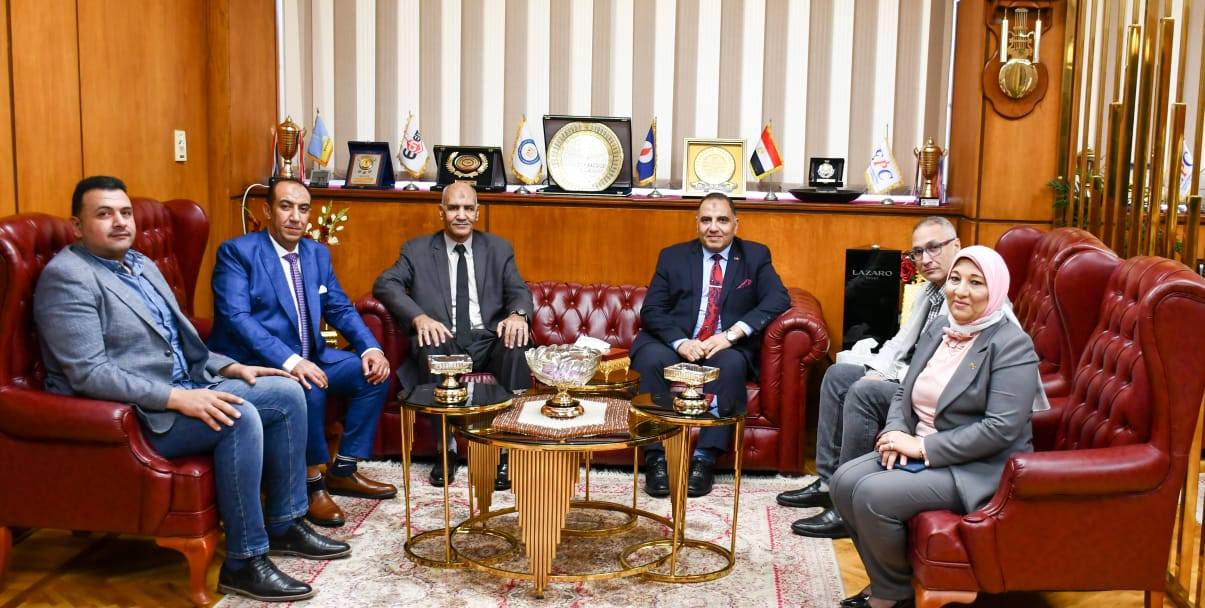 الاتحاد العام لنقابات عمال الإسكندرية  يشيد بالمستوى العالمي لشركة البتروكماويات المصرية ويثمن مجهودات المهندس احمدموقع رئيس مجلس الادارة