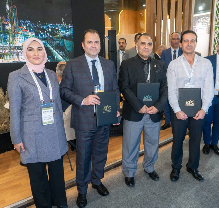توقيع مذكرة تفاهم بين شركة البتروكيماويات المصرية وشركة بترومنت وشركة هواوي